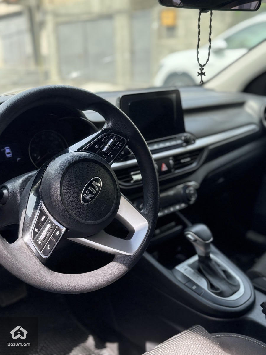 Kia Forte - image 8