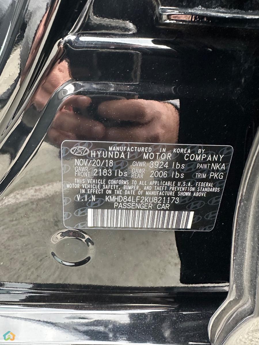 Hyundai Elantra - image 24