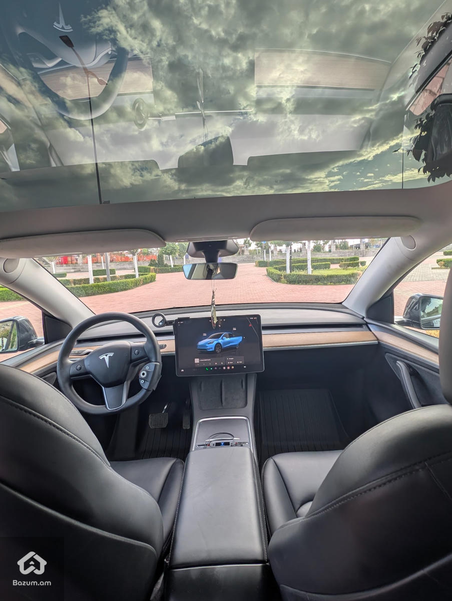 Tesla Model Y Long Range RWD  - image 9