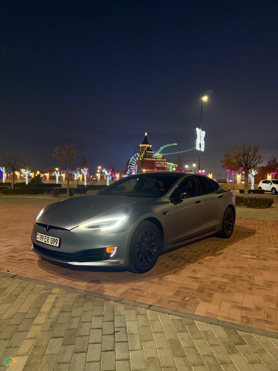 Tesla Model S - image 1