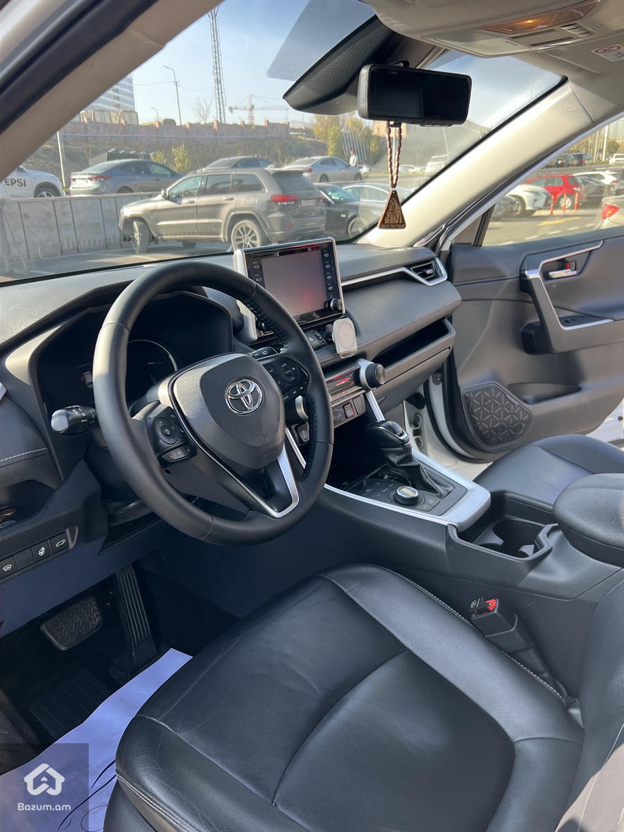 Toyota Rav4 - image 2