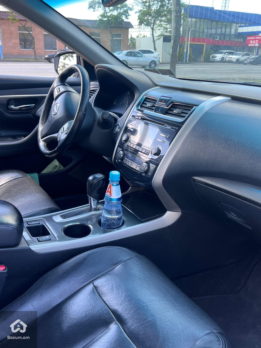 Nissan Altima - image 9