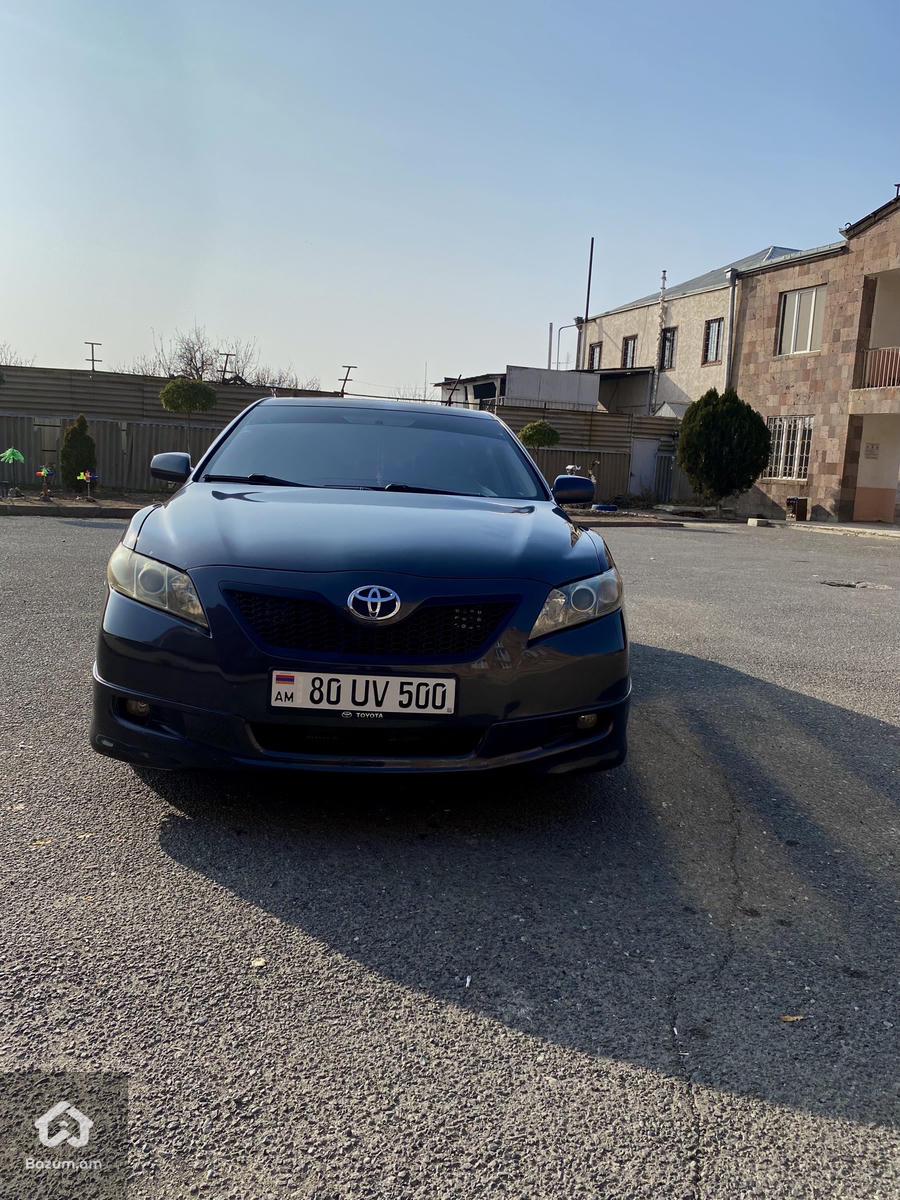 Toyota Camry - image 3