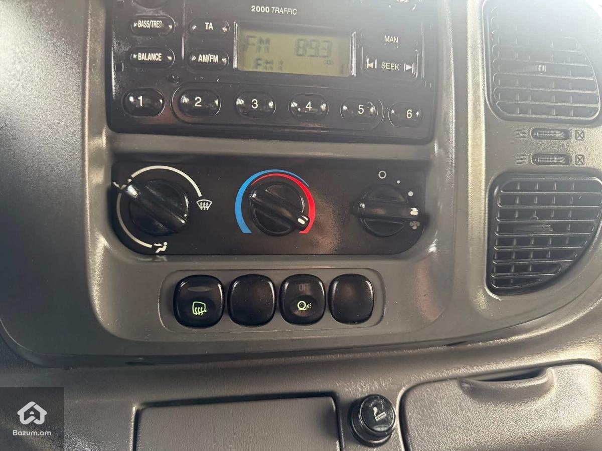 Ford transit - image 8