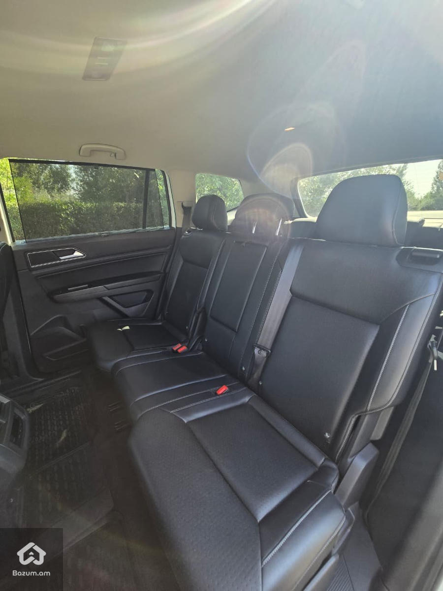 Volkswagen Atlas R-Line  - image 16