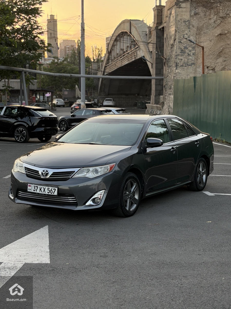Toyota Camry - image 5