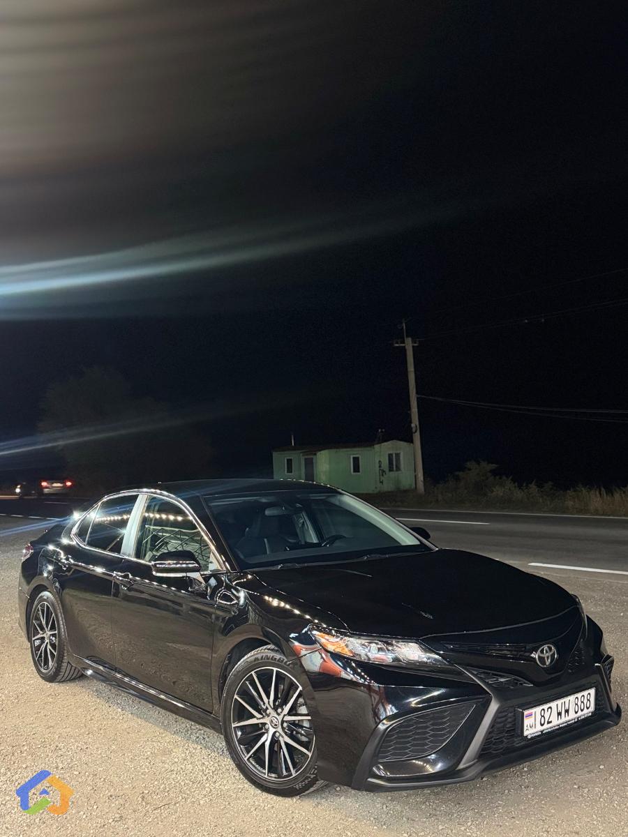 Toyota Camry - image 9