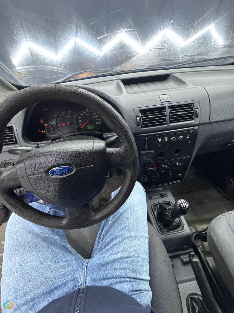 Ford Transit Connect - image 8