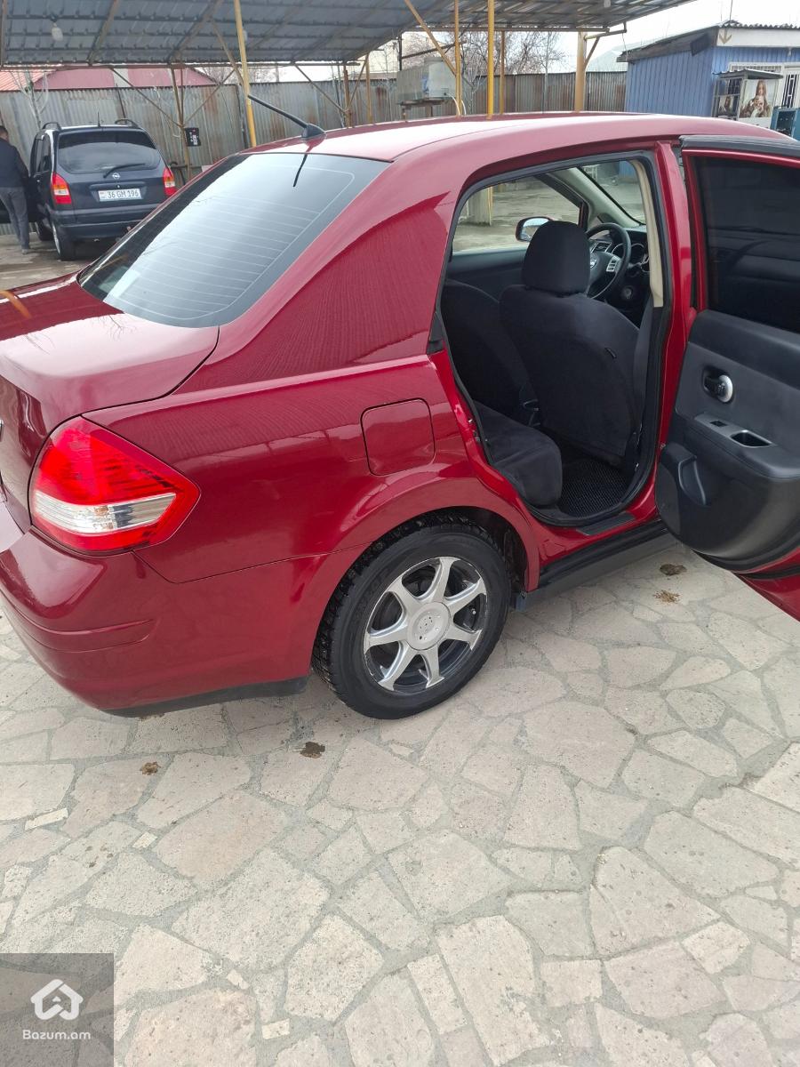 Nissan Versa - image 6