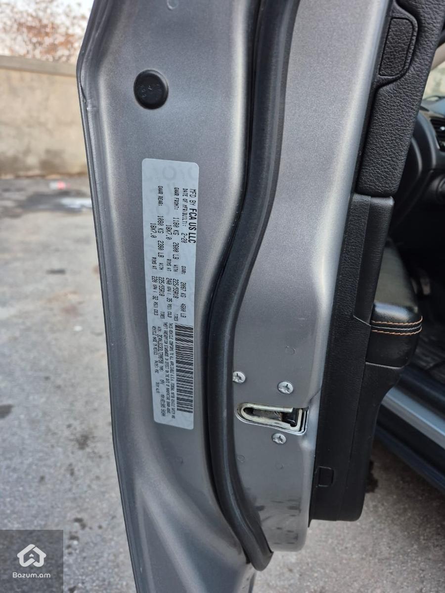 Jeep Compas - image 9