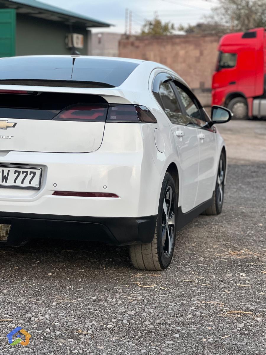 Chevrolet  - image 6