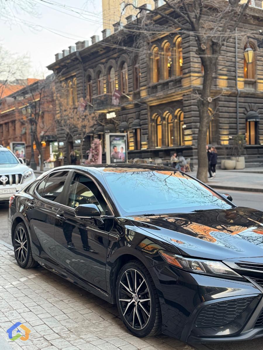 Toyota Camry - image 12