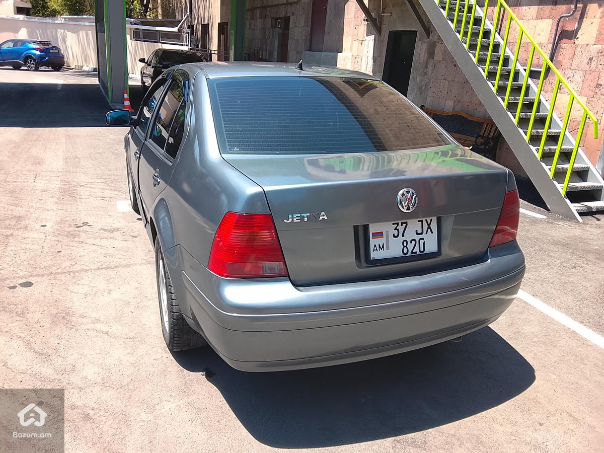 Volkswagen Jetta - image 4