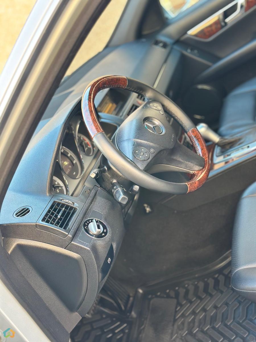 Mercedes benz c300 - image 25