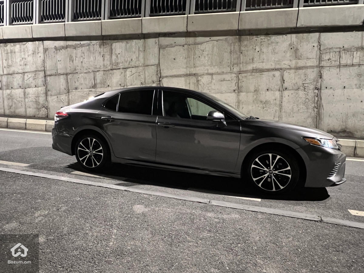 Toyota Camry 2018 - image 4