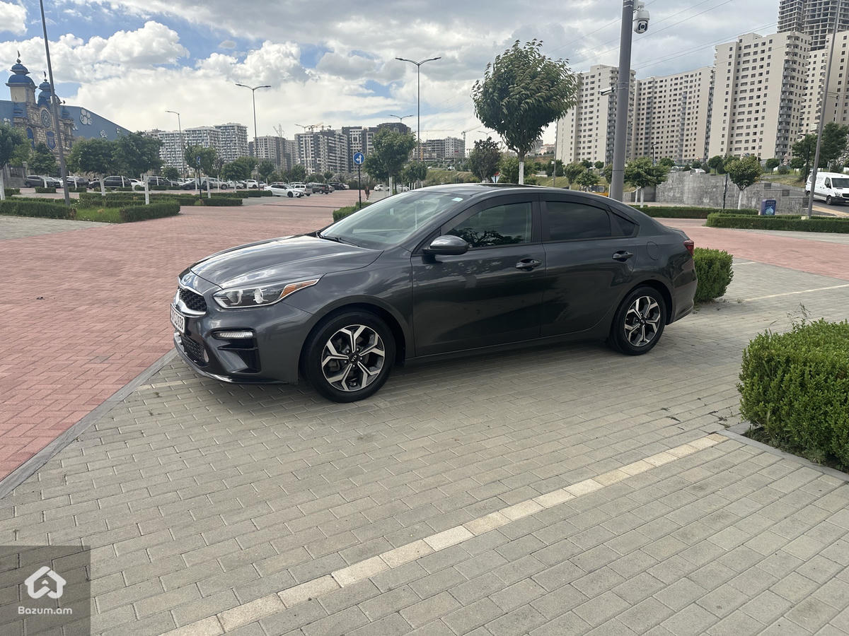 Kia Forte - image 7