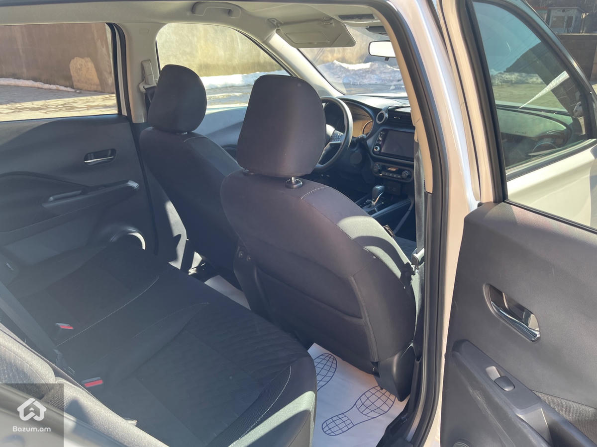 Nissan Kicks SV - image 12