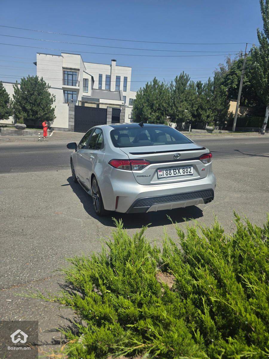 Toyota Corolla 2022 SE - image 4