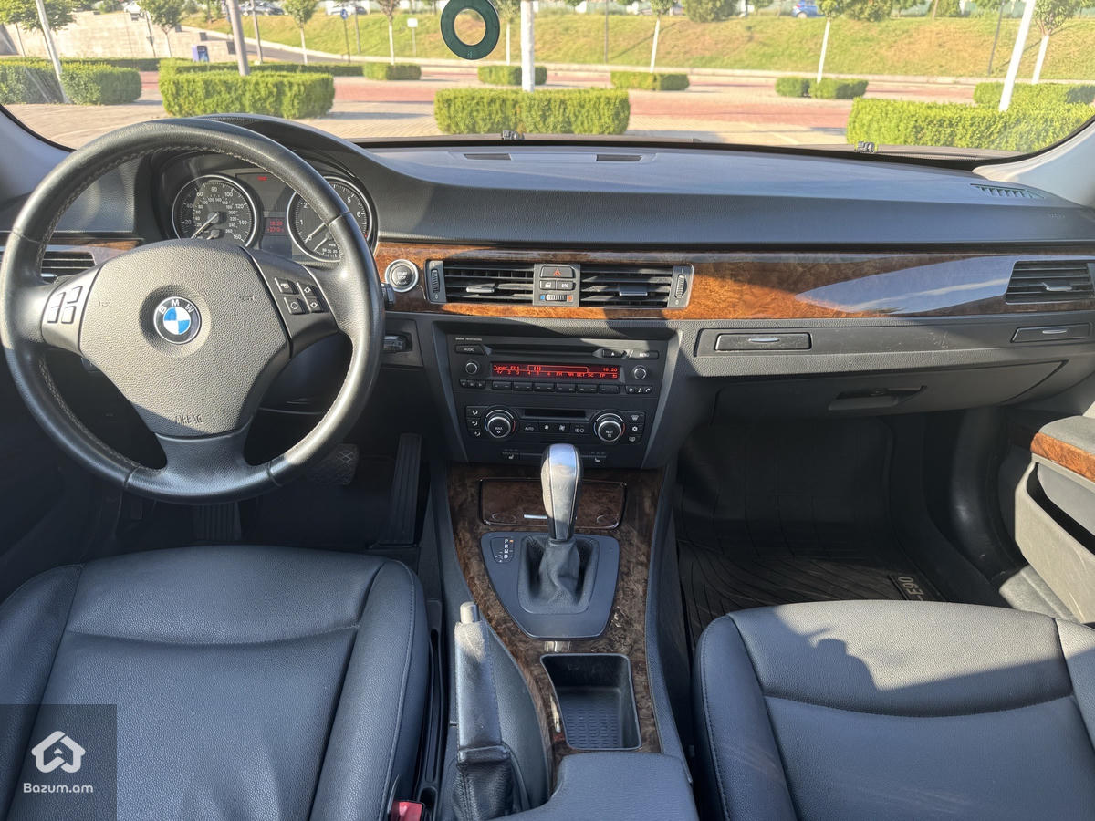 BMW 328i - image 12