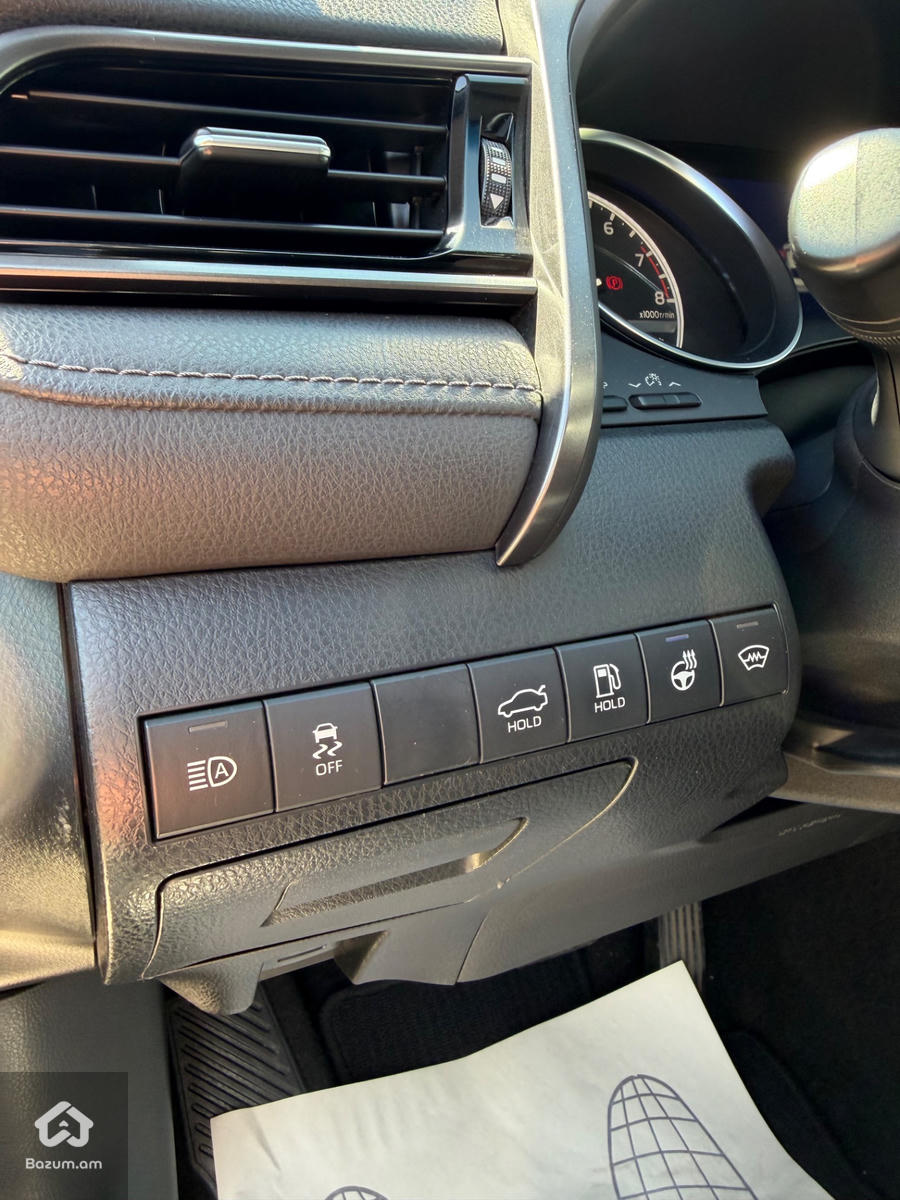 2021 Toyota Camry  2.5 L - image 8