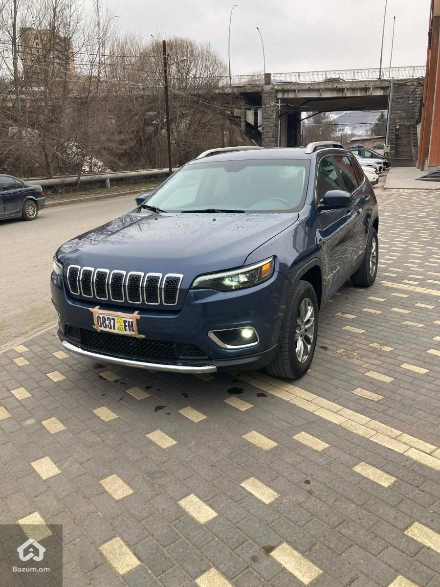 2020 Jeep Cherokee, Latitude Plus 4x4 - image 10