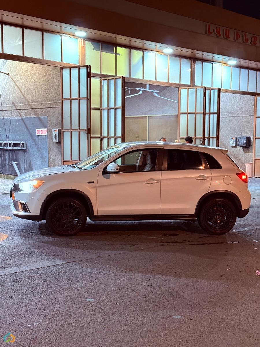 Mitsubishi Outlander Sport - image 7