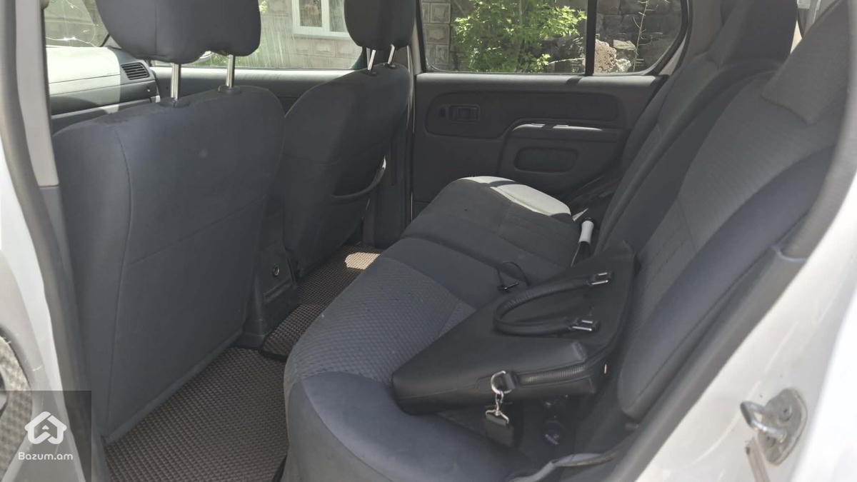 NISSAN XTERRA  - image 7