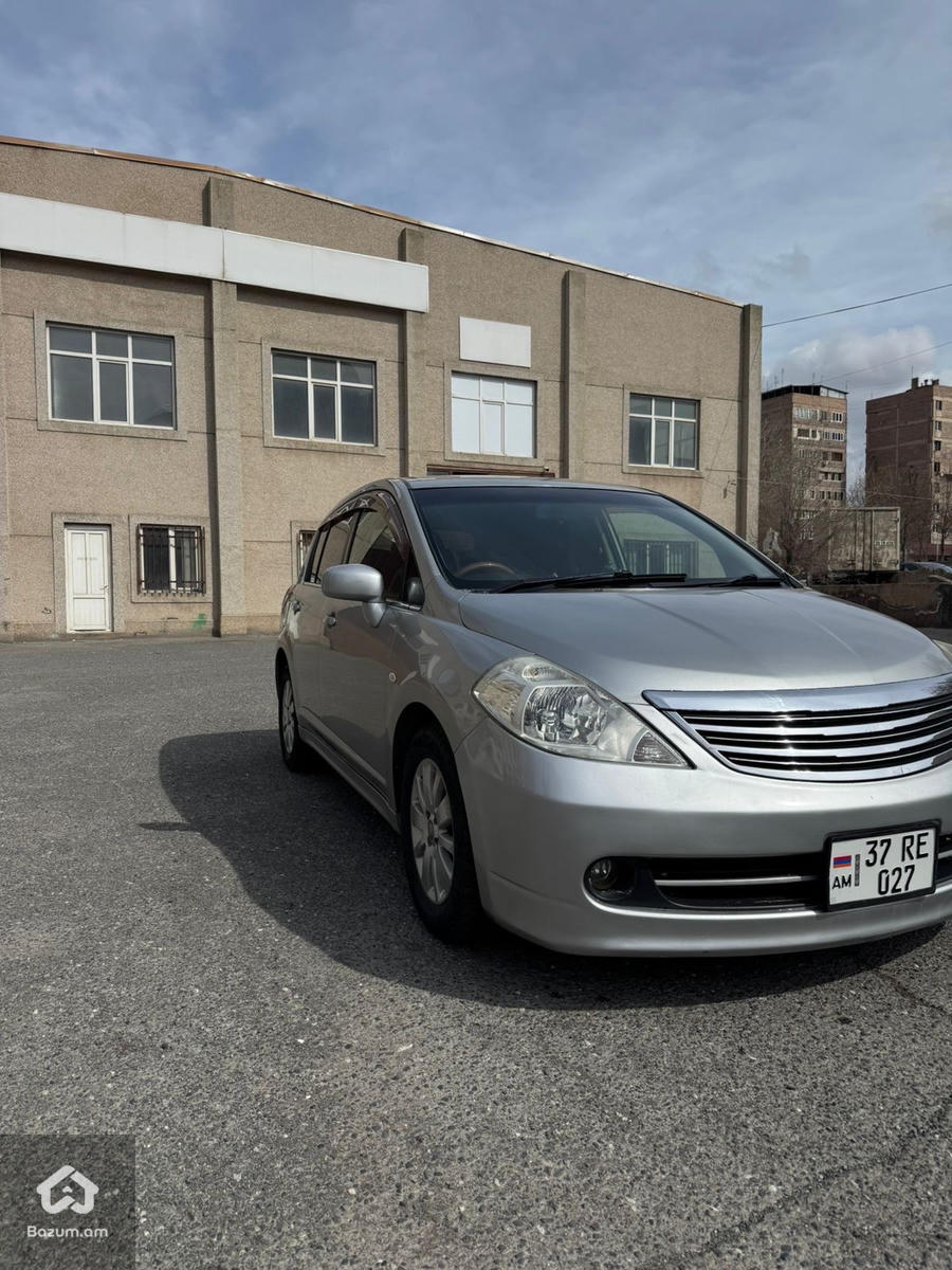 Nissan Tiida Axis - image 7