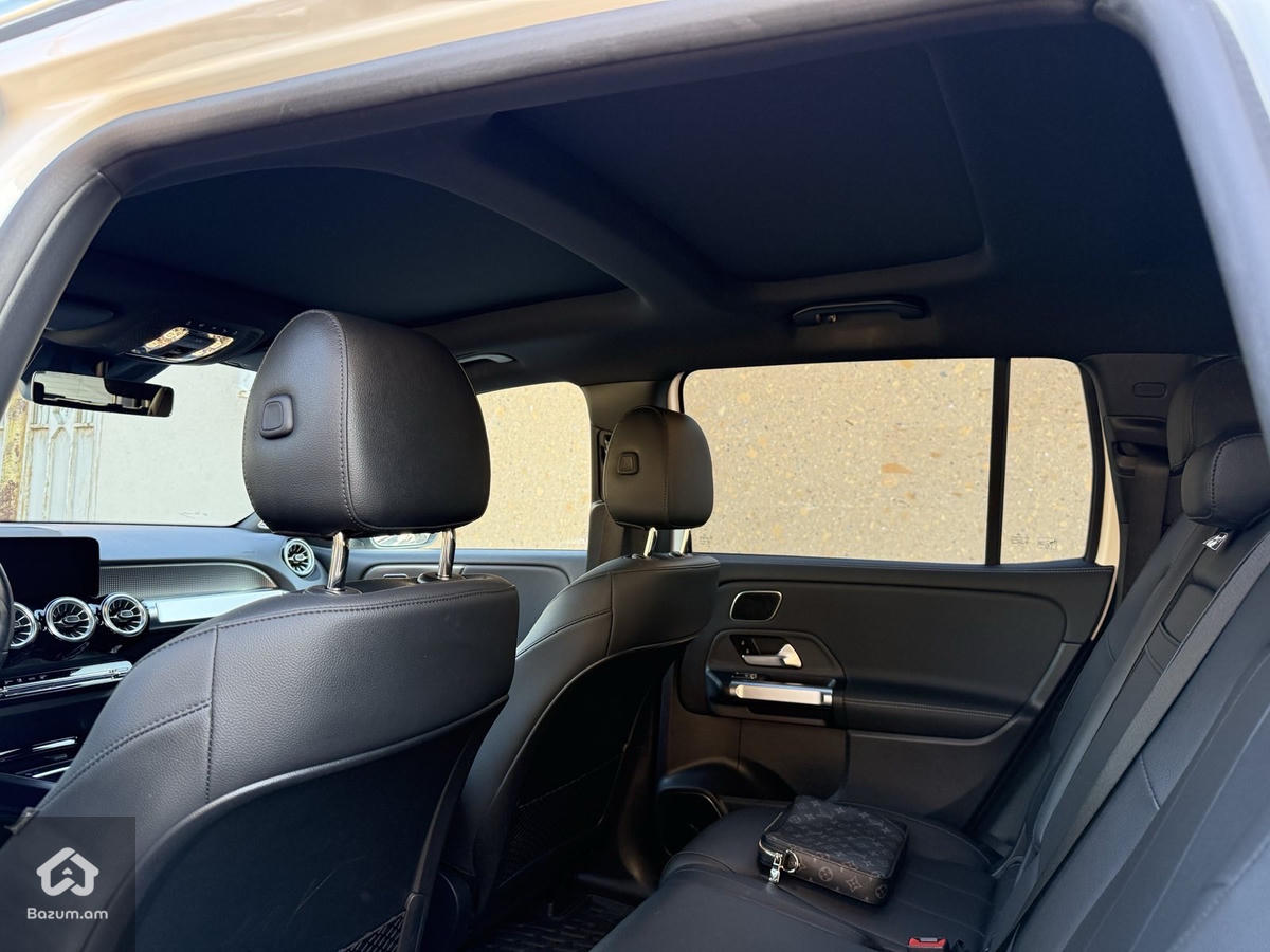 Mercedes Benz EQB 300 Suv - image 9