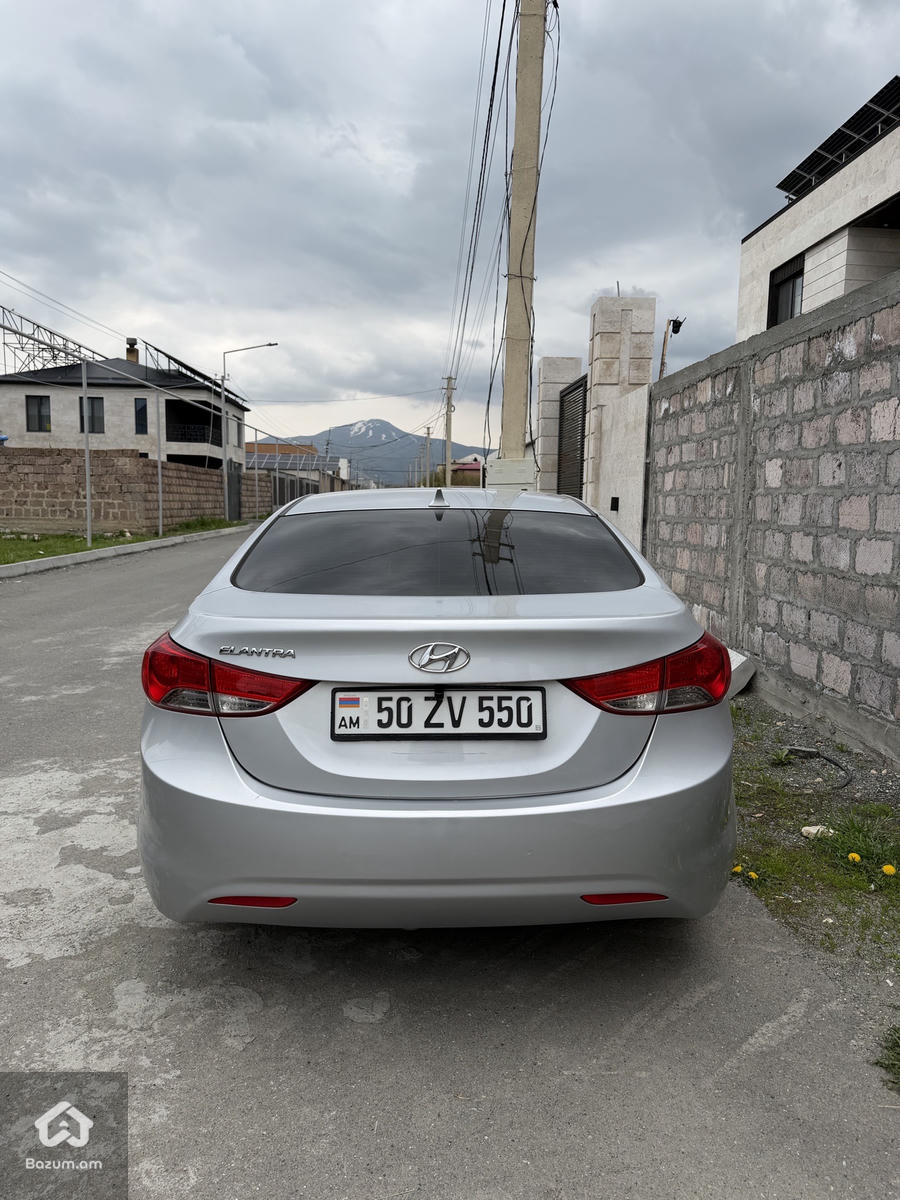 Hyundai Elantra 1,8 2011 - image 2
