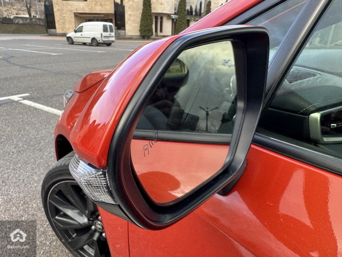 toyota Corolla Hatchback  - image 10