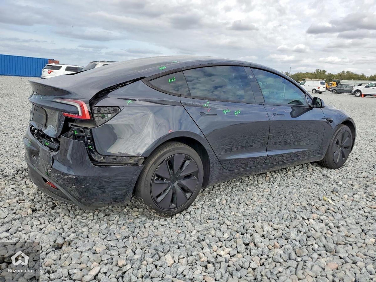 Tesla Model 3 - image 3