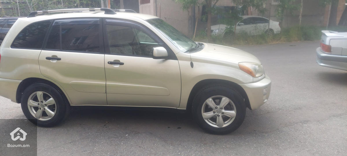 Toyota Rav4 - image 2
