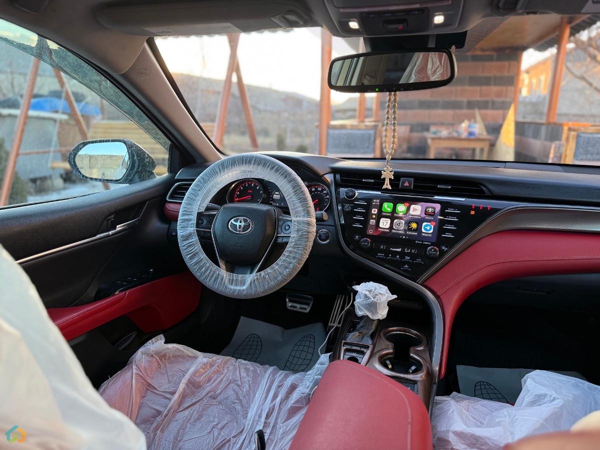 Toyota Camry V70 Xse - image 3