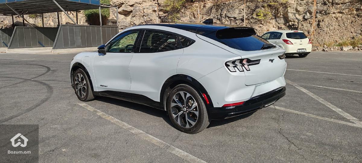 Ford Mustang Mach-E 4x - image 4