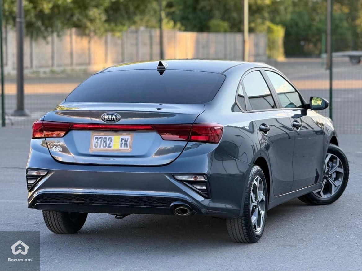 Kia Forte - image 11
