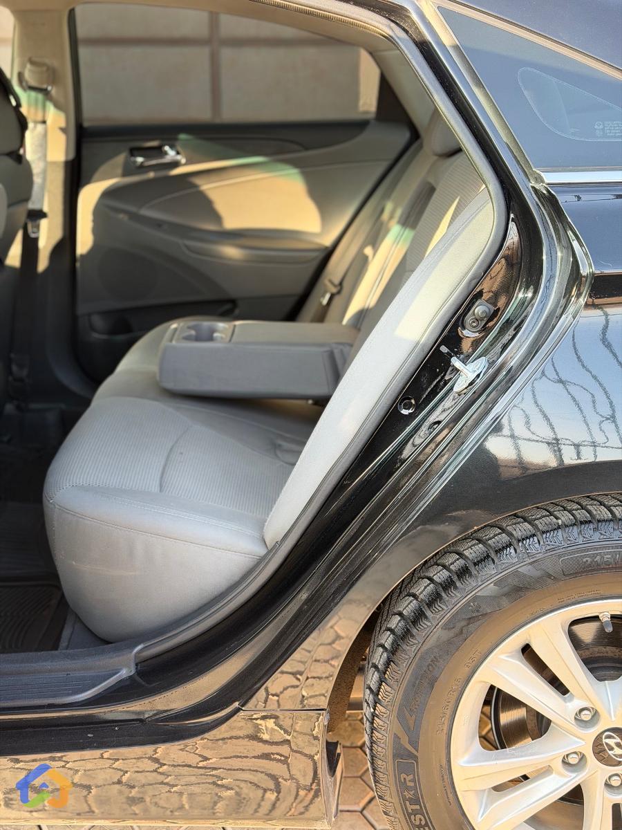 Hyundai Sonata Se - image 9