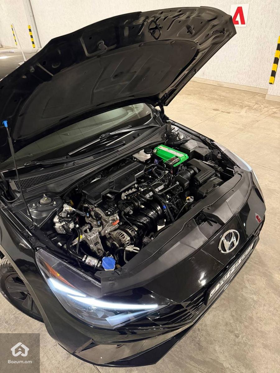 Hyundai Elantra SEL - image 6