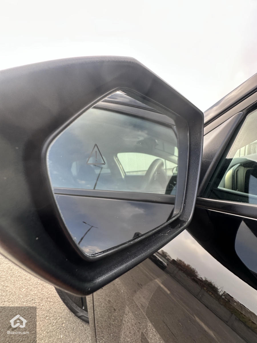 Elantra - image 23