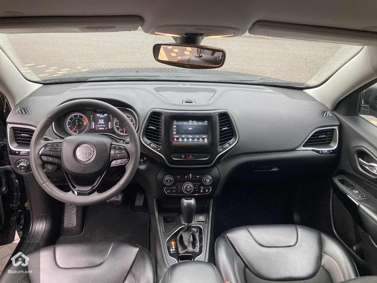 2020 Jeep Cherokee, Latitude Plus 4x4 - image 13