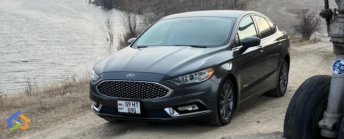 Ford Fusion Hybrid - image 2