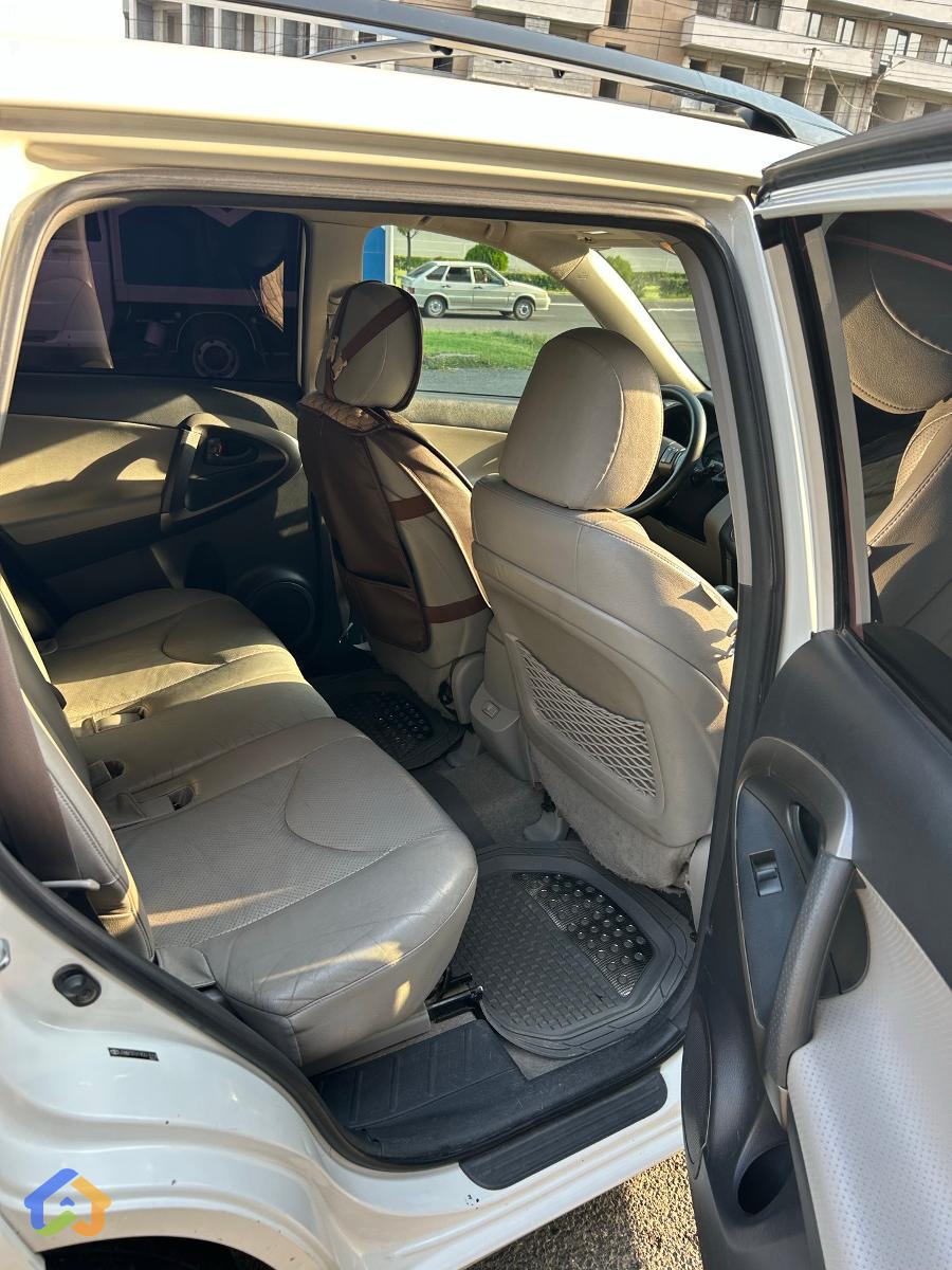 Toyota Rav4 - image 4