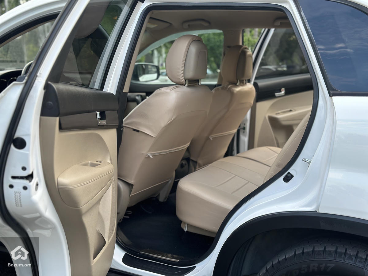 kia Sorento - image 12