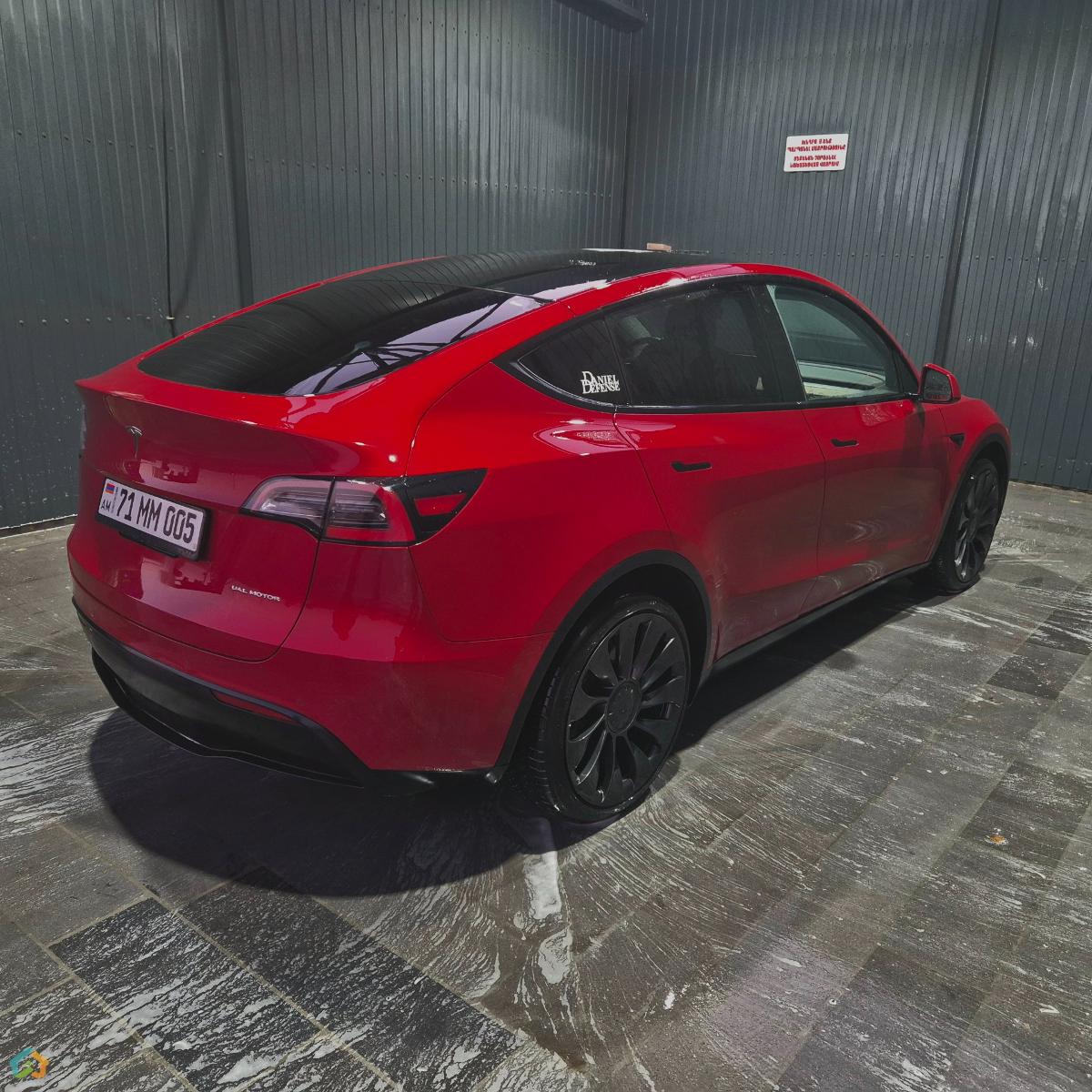 Tesla Model Y Dual Motor - image 4