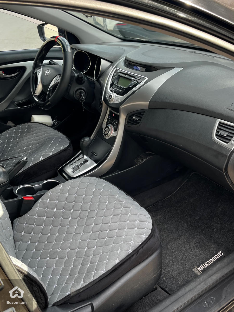 Hyundai Elantra - image 7