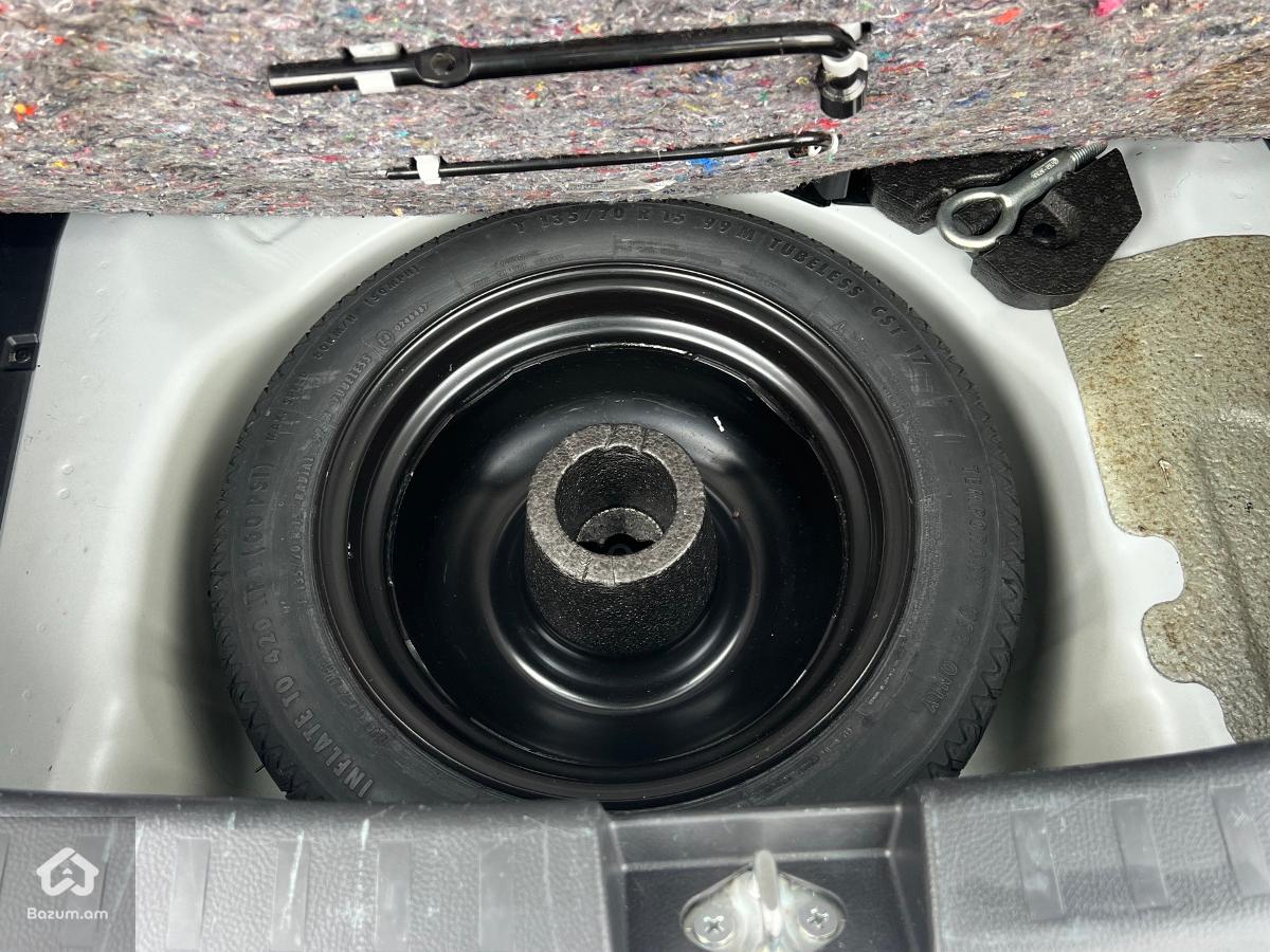 Suzuki Swift 2012 - image 12