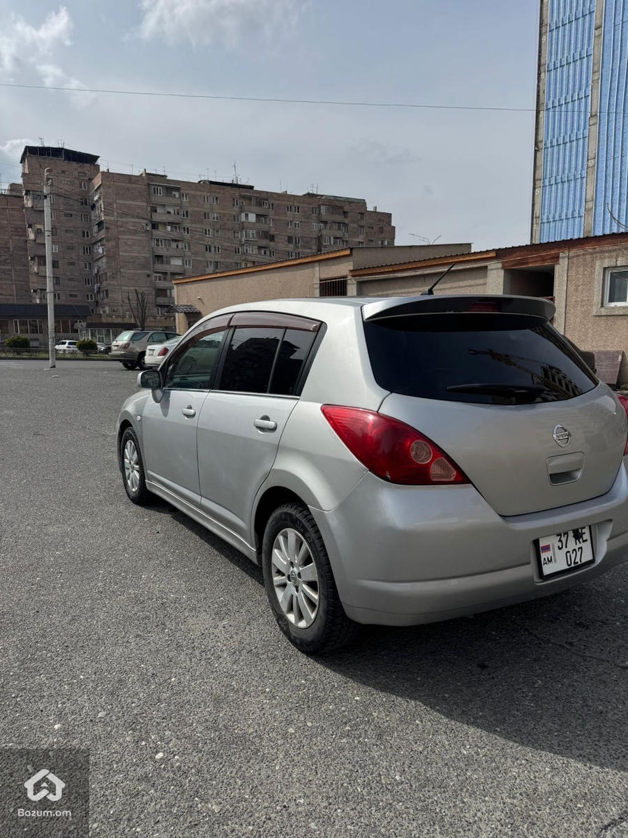 Nissan Tiida Axis - image 3