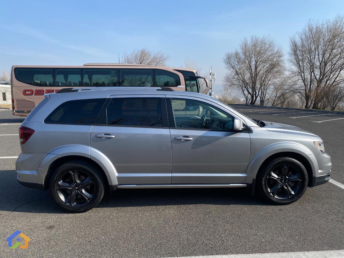 Dodge Journey Crossroad - image 3