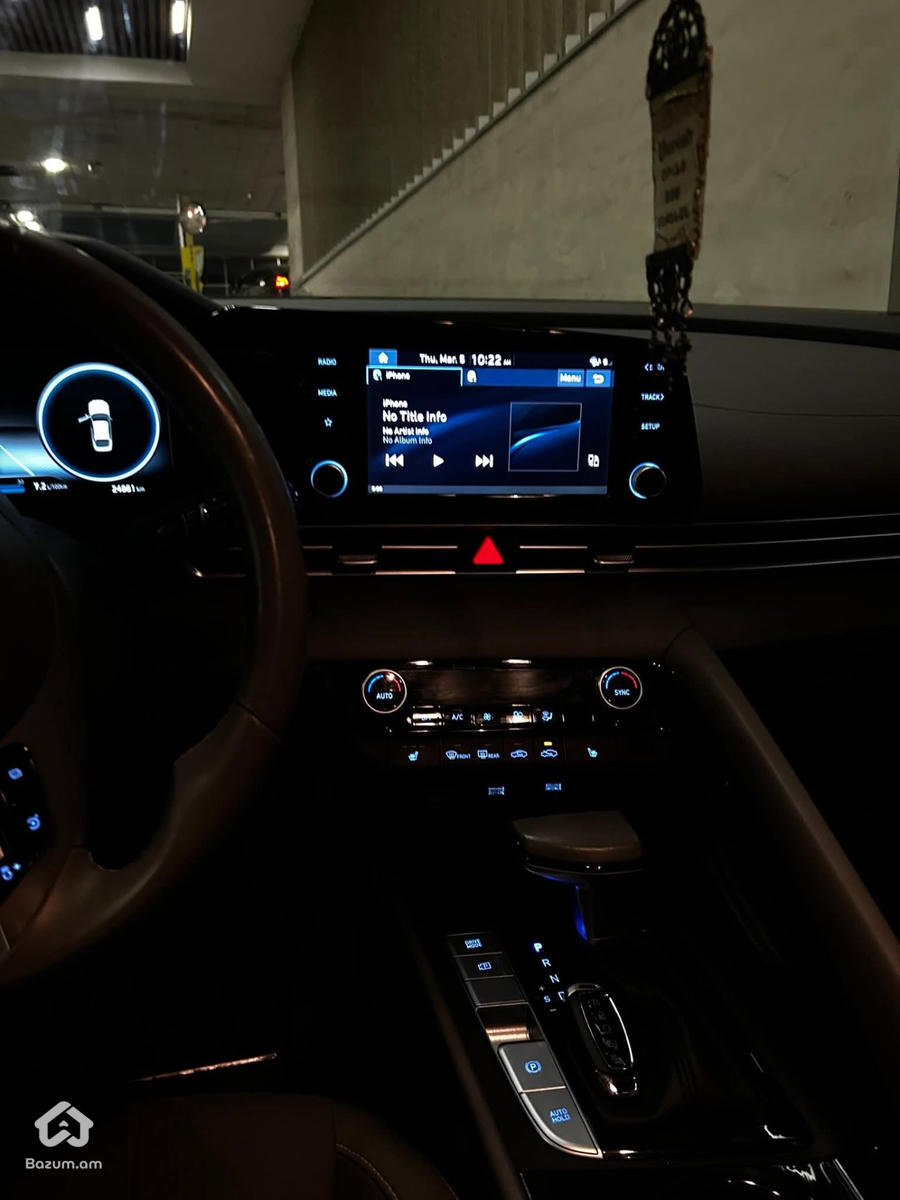 Hyundai Elantra  - image 9