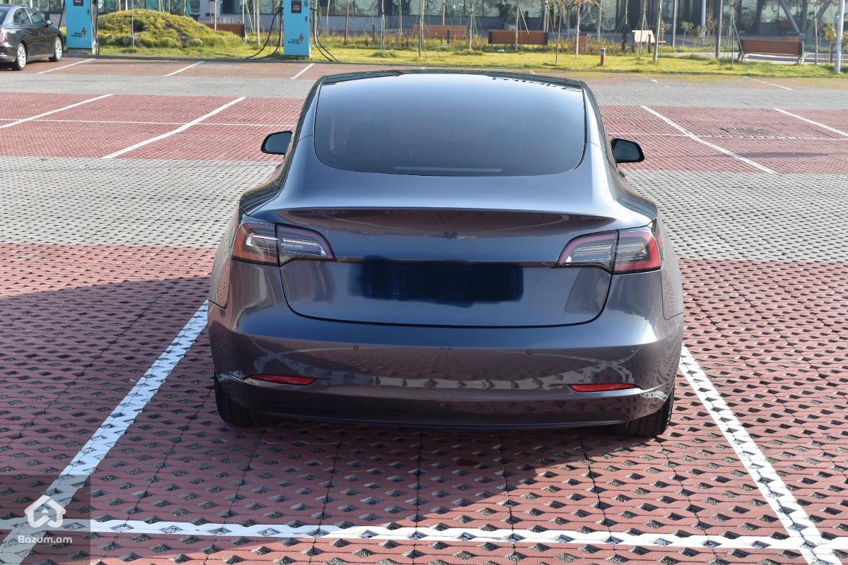 Tesla model 3 - image 2